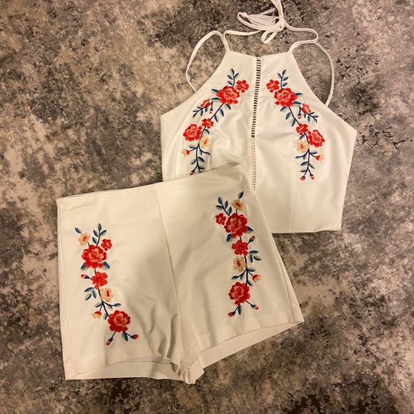 Floral 2 piece - Picture 1 of 3